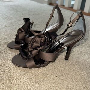 NWOT Size 7.5 Nine West Brown Heels with Floral Detail